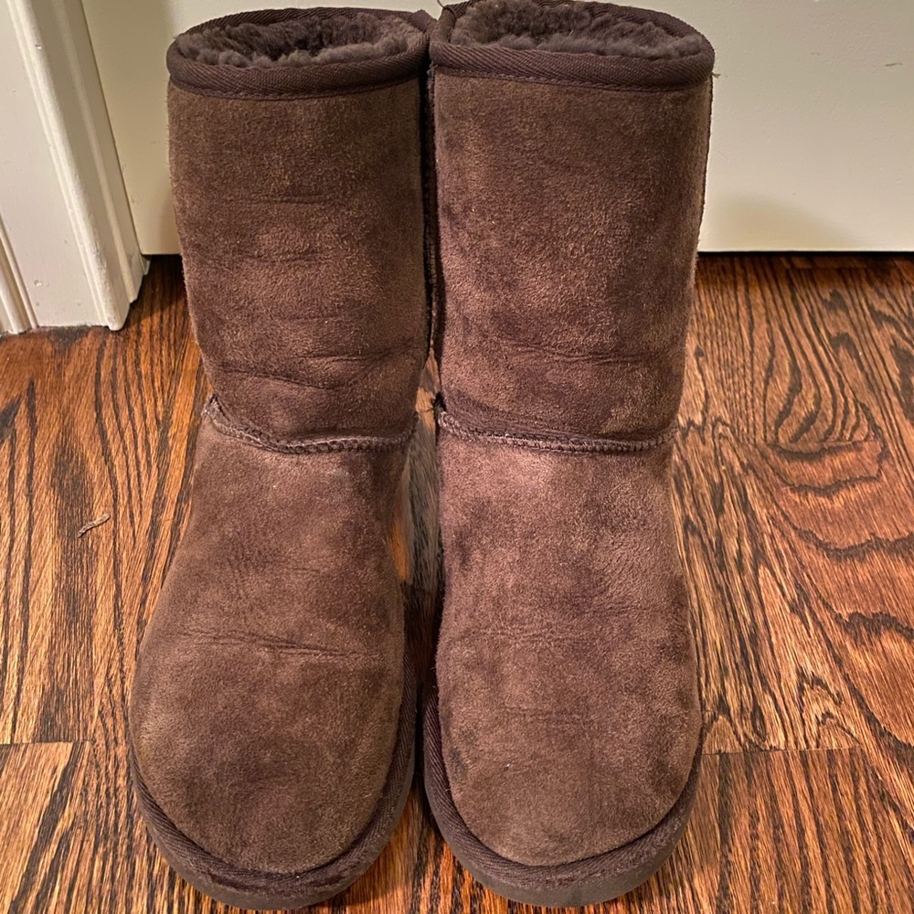 UGG Australia Classic Short Chocolate Boot Sz. 9